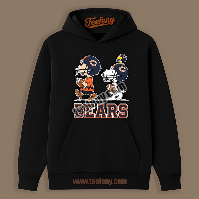 Chicago Bears Charlie Brown Snoopy Play Together Classic Hoodie Chicago Bears Charlie Brown Snoopy Play Together Classic Hoodie