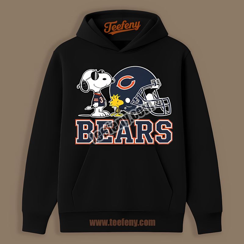 Chicago Bears Helmet Vs Snoopy Woodstock Cotton Hoodie Chicago Bears Helmet Vs Snoopy Woodstock Cotton Hoodie