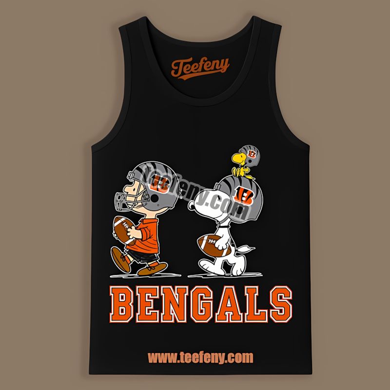 Cincinnati Bengals Charlie Brown And Snoopy Play Together Tanktop Cincinnati Bengals Charlie Brown And Snoopy Play Together Tanktop