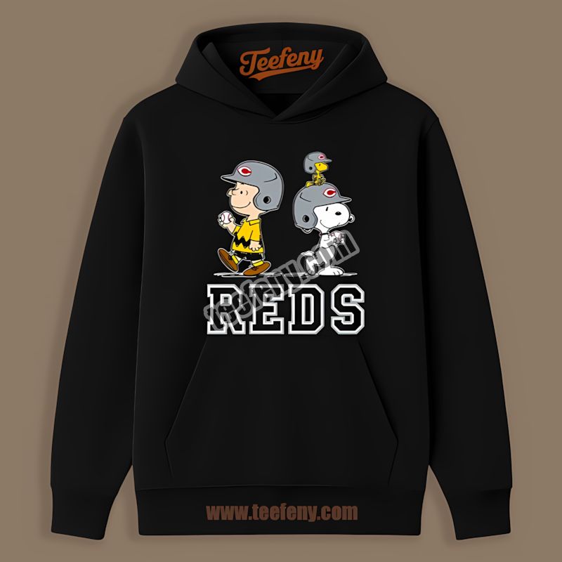 Cincinnati Reds Charlie Brown And Snoopy Play Together Retro Hoodie Cincinnati Reds Charlie Brown And Snoopy Play Together Retro Hoodie