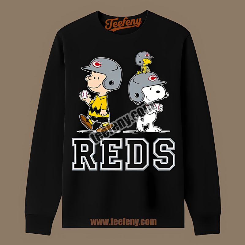 Cincinnati Reds Charlie Brown And Snoopy Play Together Retro Long Sleeve Cincinnati Reds Charlie Brown And Snoopy Play Together Retro Long Sleeve