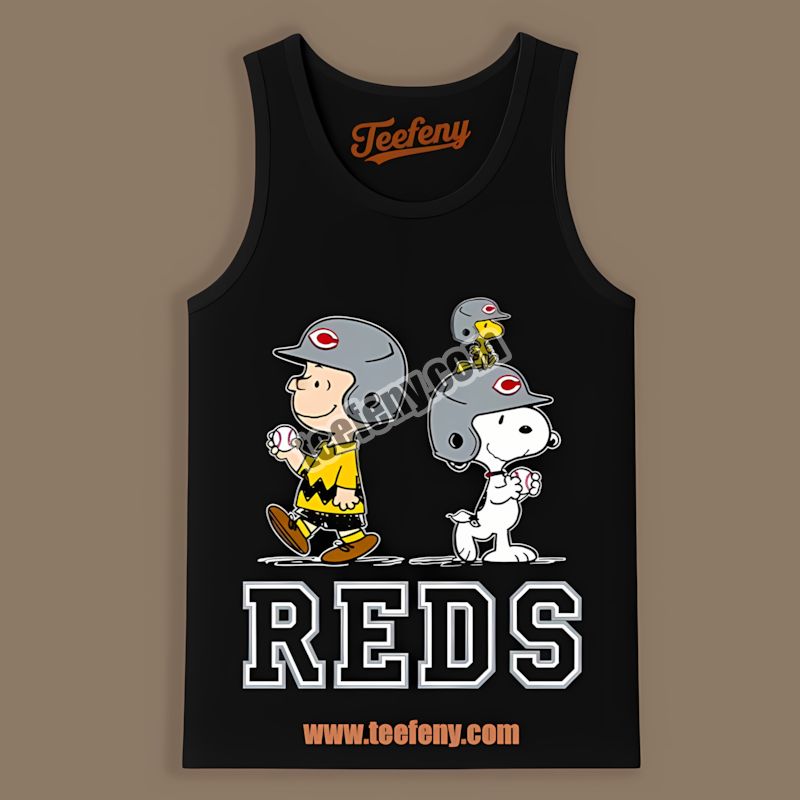 Cincinnati Reds Charlie Brown And Snoopy Play Together Retro Tanktop Cincinnati Reds Charlie Brown And Snoopy Play Together Retro Tanktop