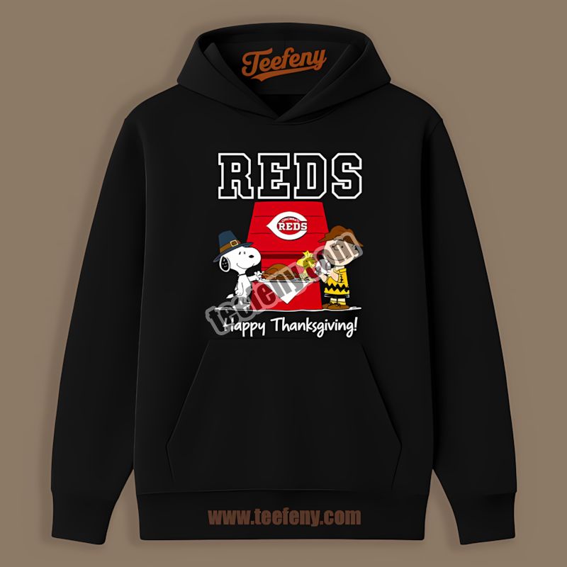 Snoopy Thanksgiving With Cincinnati Reds Fans Funny Hoodie Snoopy Thanksgiving With Cincinnati Reds Fans Funny Hoodie