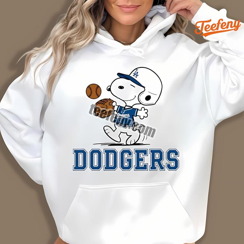 Los Angeles Dodgers Snoopy Baseball Running Pose Hoodie Los Angeles Dodgers Snoopy Baseball Running Pose Hoodie